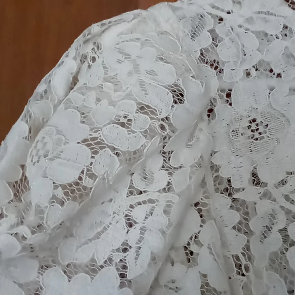 Women's Express Lace puffed sleeve blouse with seperste camisole. L - Picture 4 of 7